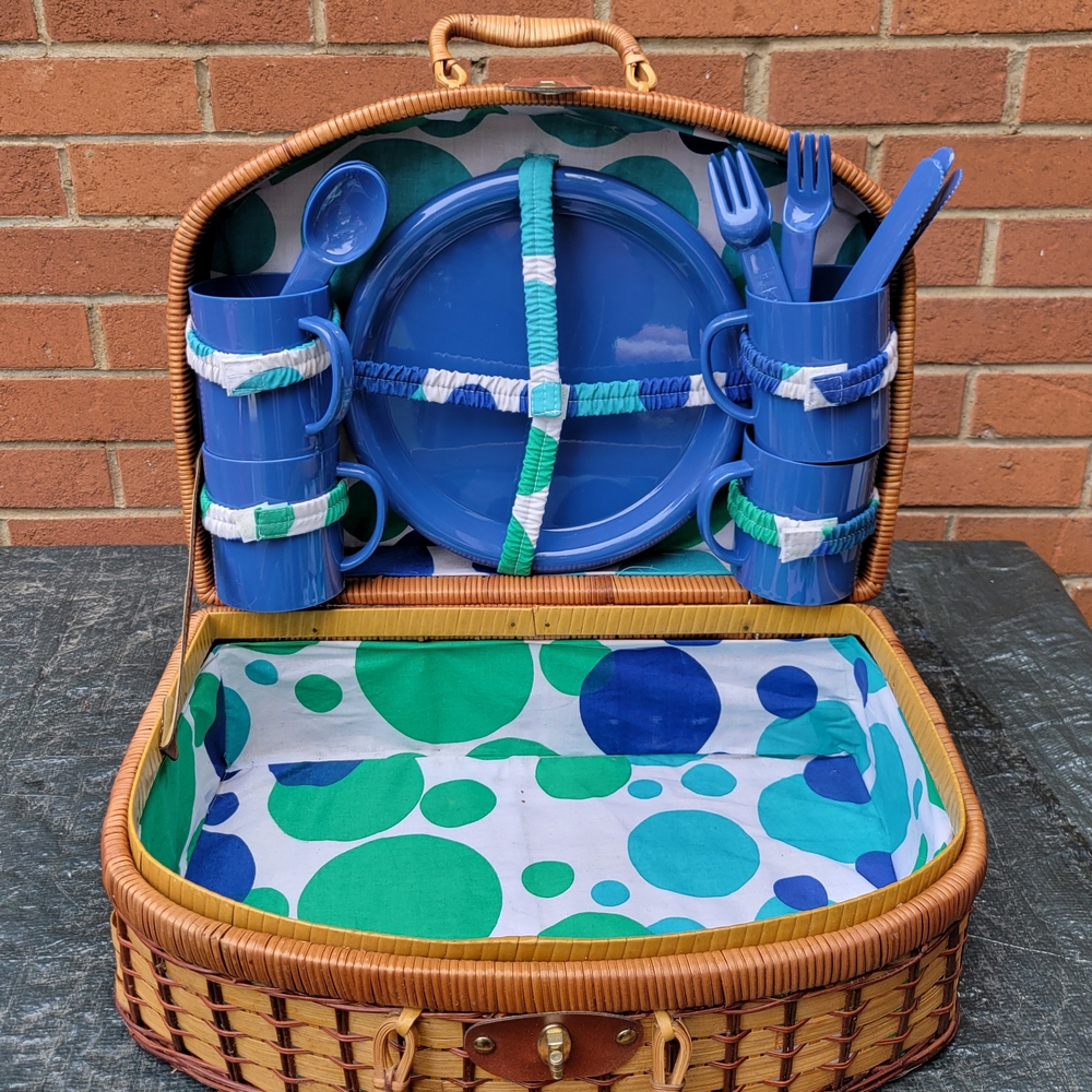 Vintage Picnic Time Picnic Basket Blue and Green Set